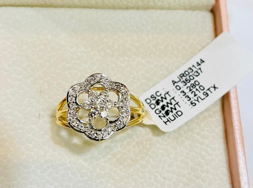 DIAMOND LADIES RING