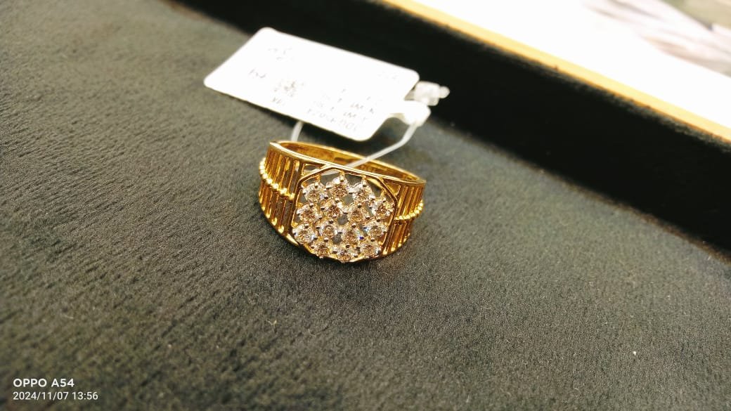 DIAMOND LADIES RING