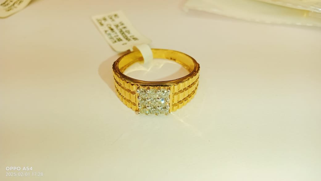 DIAMOND LADIES RING