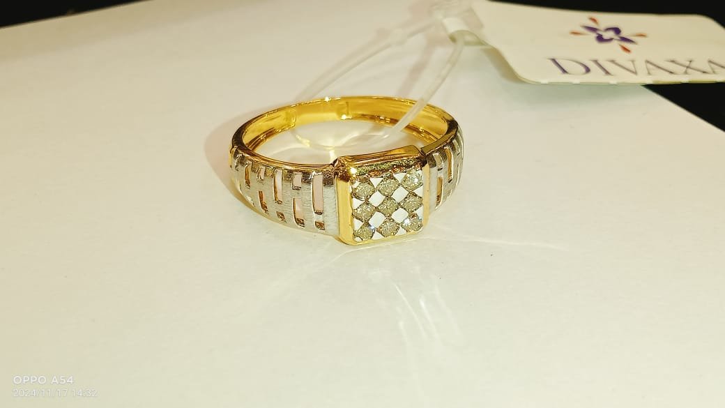 DIAMOND LADIES RING