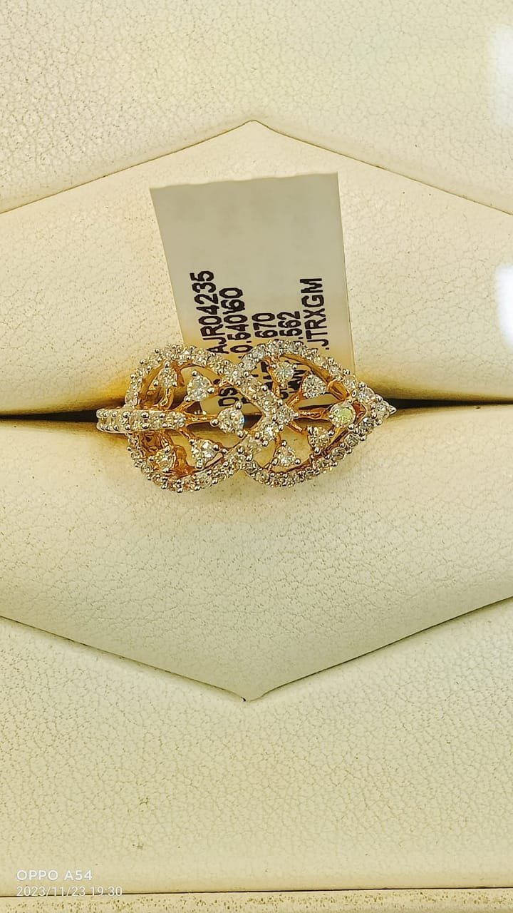 DIAMOND LADIES RING