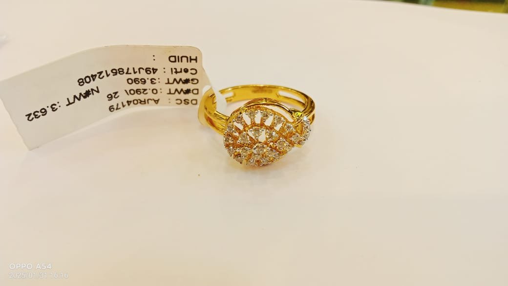 DIAMOND LADIES RING