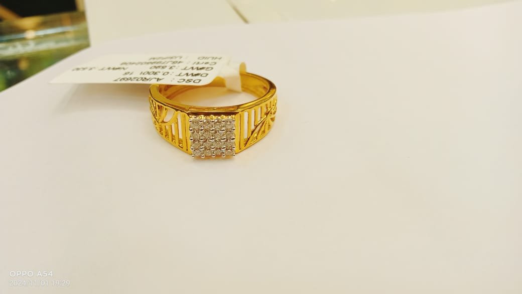 DIAMOND LADIES RING