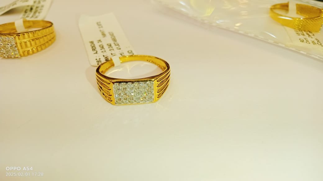 DIAMOND LADIES RING