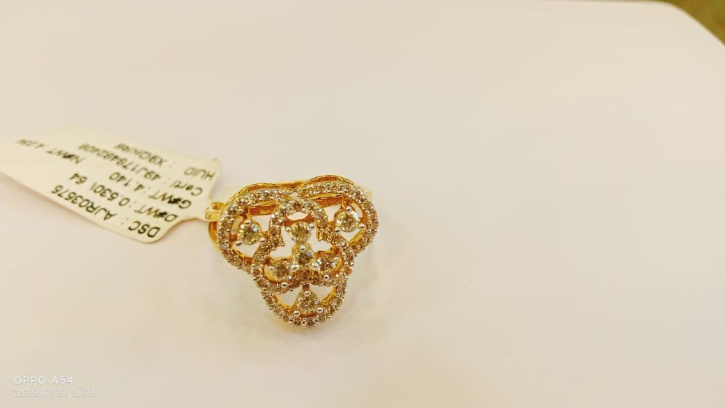 DIAMOND LADIES RING