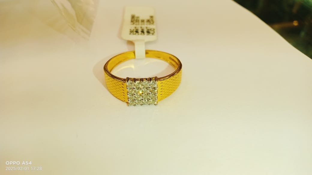 DIAMOND LADIES RING