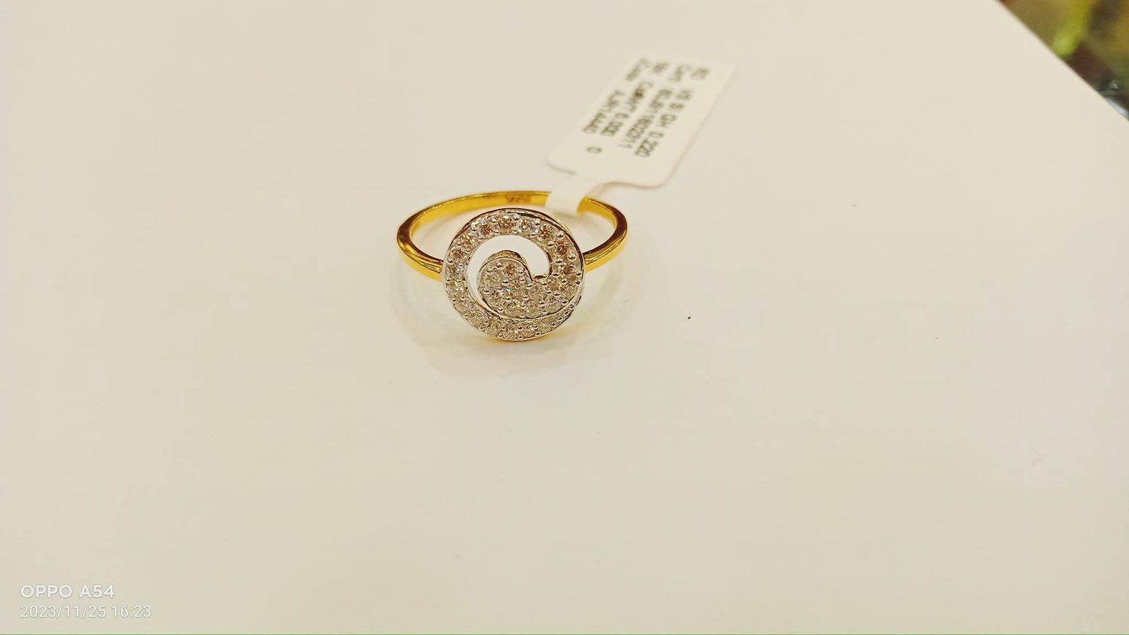 DIAMOND LADIES RING