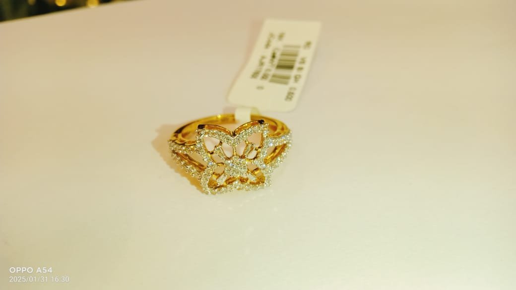 DIAMOND LADIES RING