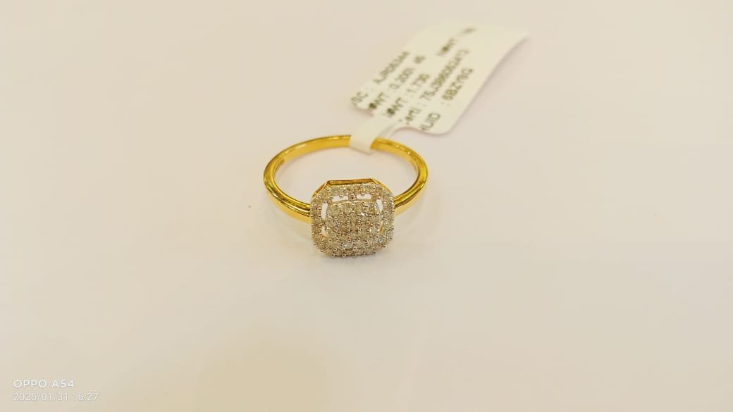 DIAMOND LADIES RING